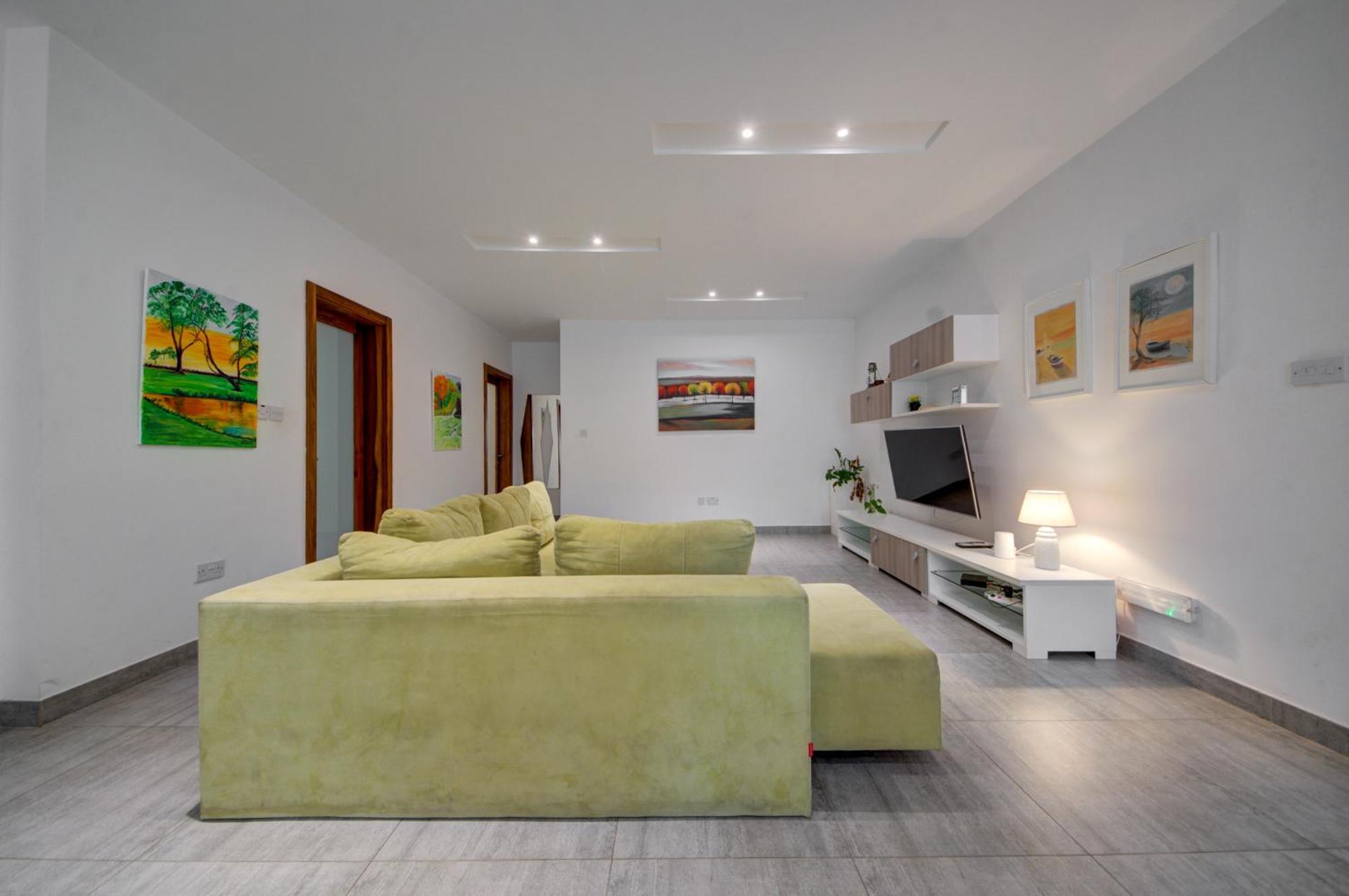Top Floor Apt With Common Pool Close To All Amenities Сент-Полс-Бей Экстерьер фото